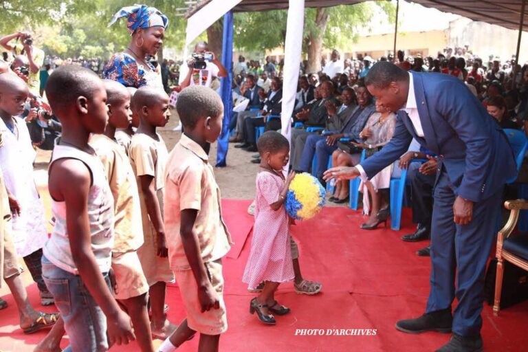 Fête de Noël 2022 : Des enfants heureux grâce à Faure Gnassingbé.