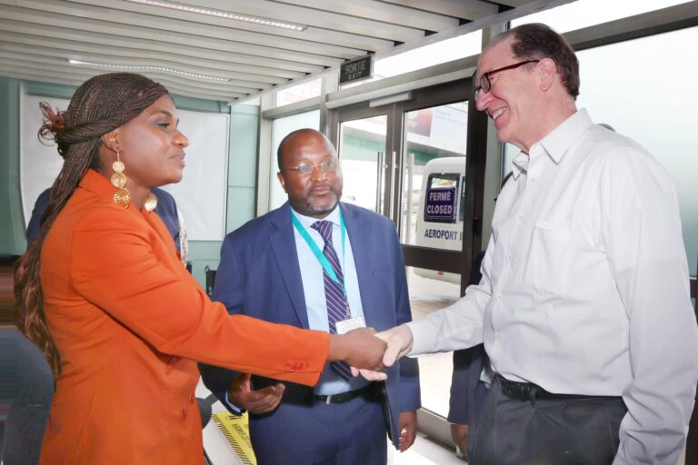 Togo : David Malpass accueilli par Sandra Johnson à Lomé