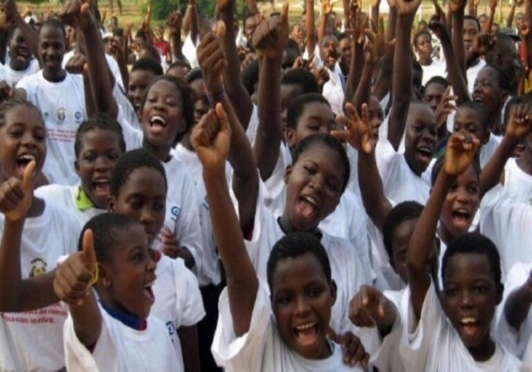 Les écoliers togolais protégés