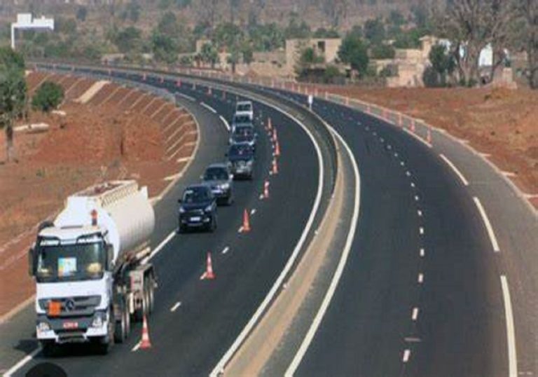 828 km de routes nationales construites et réhabilitées