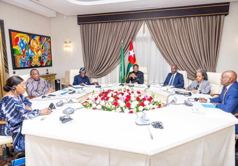 Crise en RCD : Faure et des cofacilitateurs en réunion à Lomé