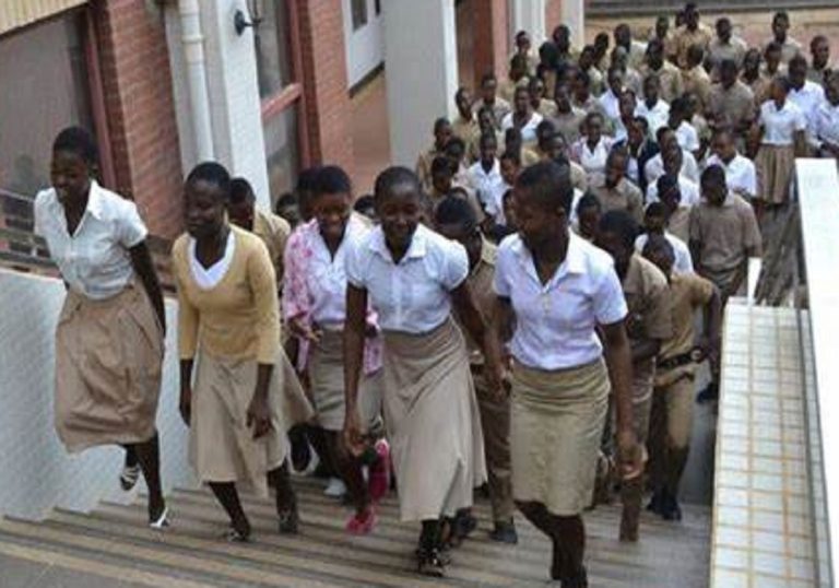 Le taux de scolarisation augmente au lycée