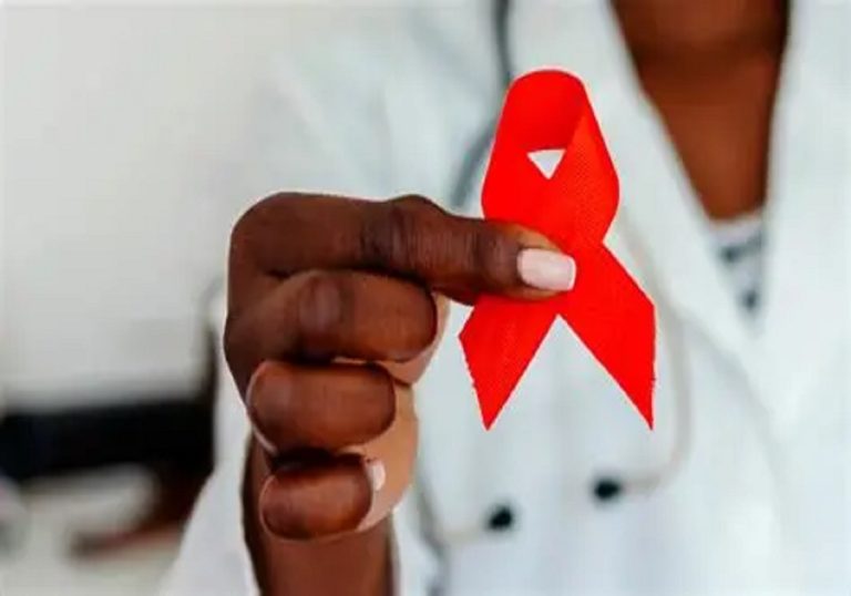 VIH : la lutte contre la stigmatisation, l’autre moyen de protéger les patients