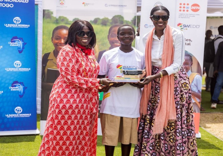 Rentrée scolaire 2025-2026 : Des kits scolaires offerts à Plus de 100 000 filles du primaire et du secondaire publics