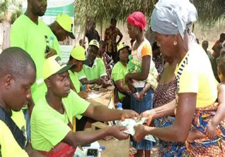 Une aide financière non moindre apportée régulièrement aux ménages togolais