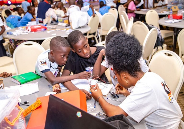 « Kids innovation days » : des enfants au contact de l’intelligence artificielle à Lomé