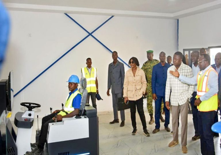 Togo : Faure Gnassingbé en visite de terrain au CRMA de Tchitchao et au CHP de Kantè